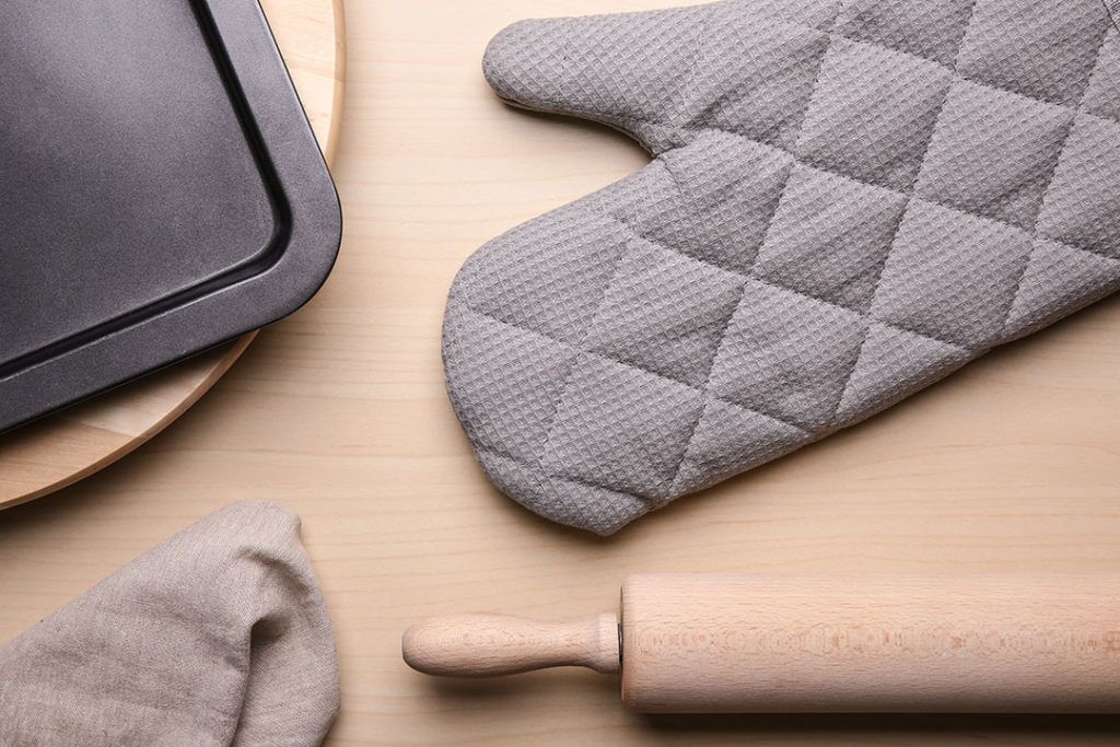 Here are the oven mitts that finally helped me get my kid cooking
